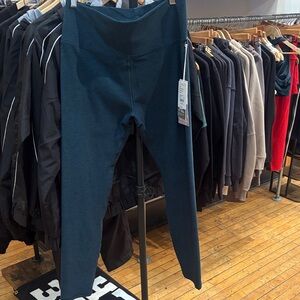 Vuori Moss Heather Clean Elevation Leggings, NWT